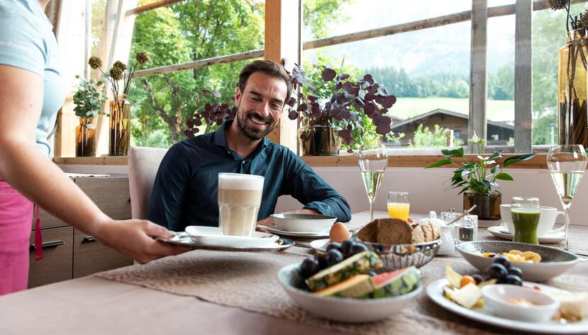 Kaffee im Hotelrestaurant Leogang