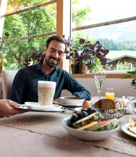 Kaffee im Hotelrestaurant Leogang