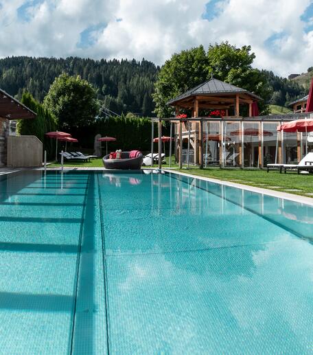 Wellnesshotel mit großem Outdoor Pool