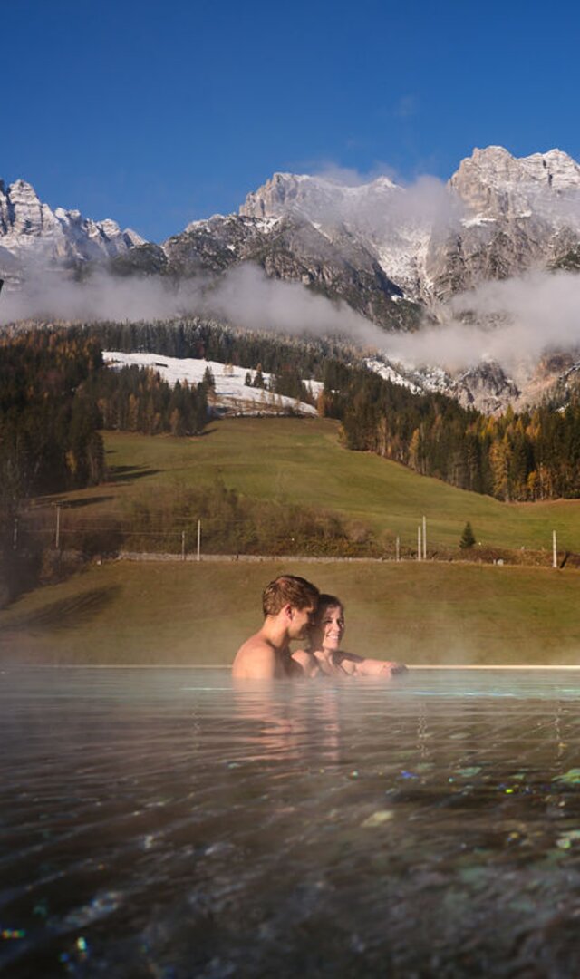 Pärchen Urlaub mit Infinity Pool