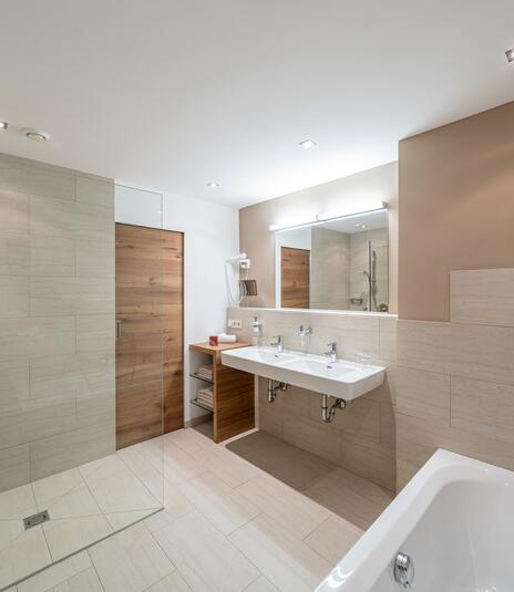modern bathroom Salzburger Hof