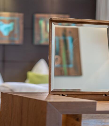 Spiegel Hotelzimmer Leogang