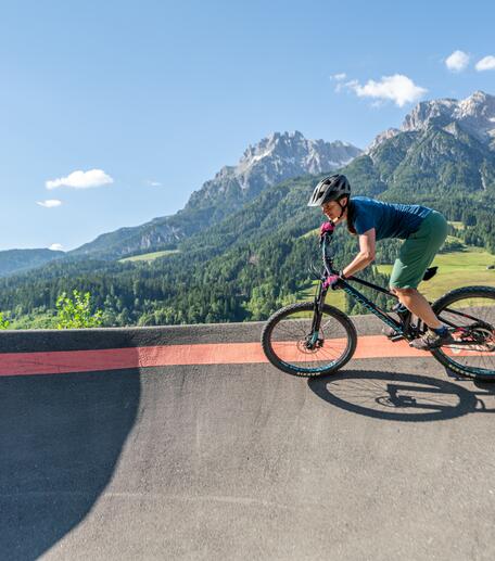 Mountainbiker im Bikepark 