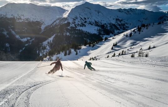 Skiers in Skicircus